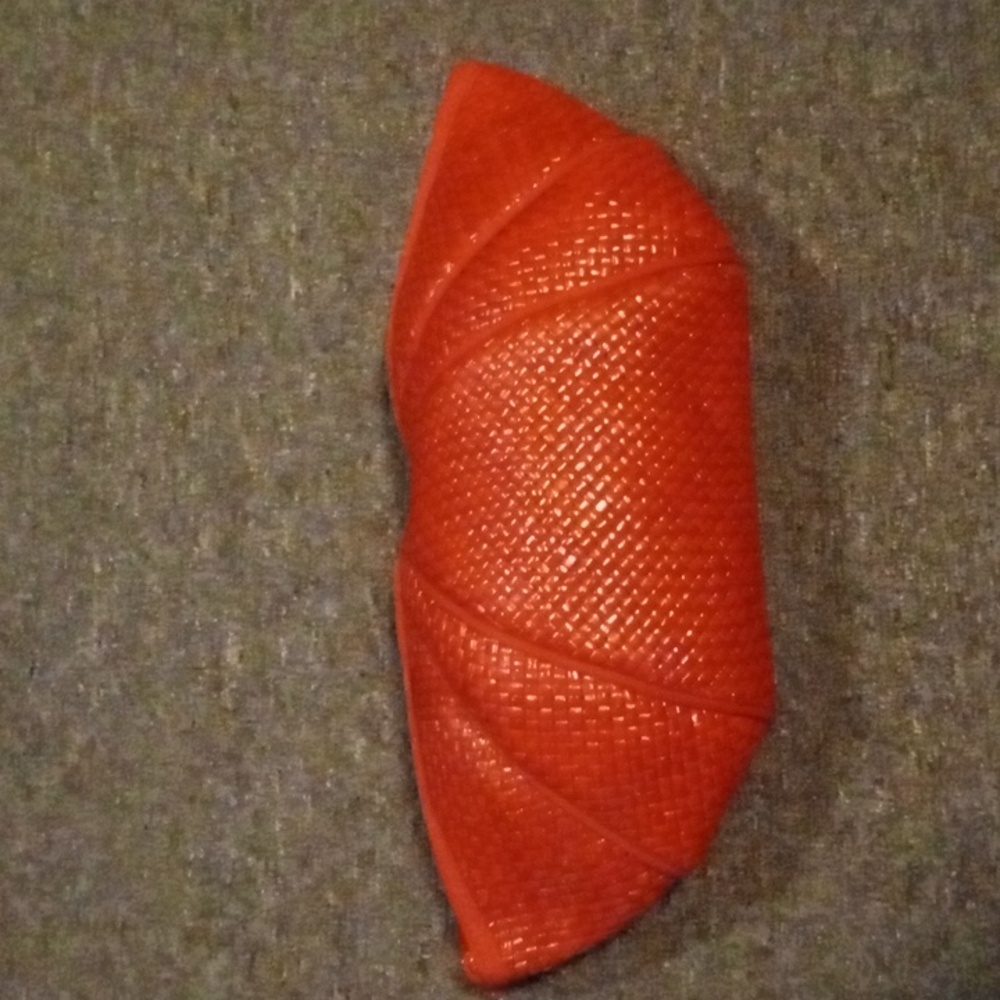 Vintage Liz Claiborne red raffia clutch. (great condition)